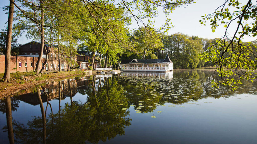 Hochzeitslocations Bokel Muehle am See – Hochzeit mit Seeblick