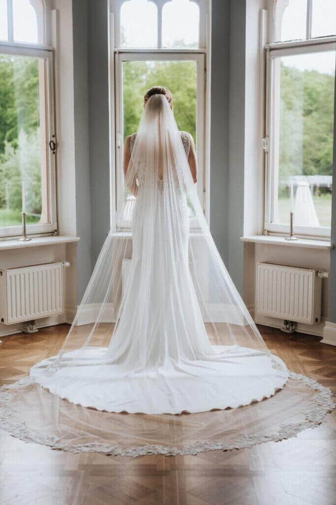 Brautportrait im Fensterlicht