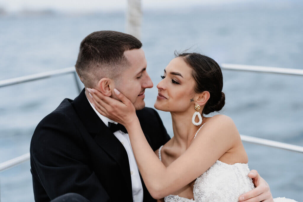 Brautpaar auf Boot